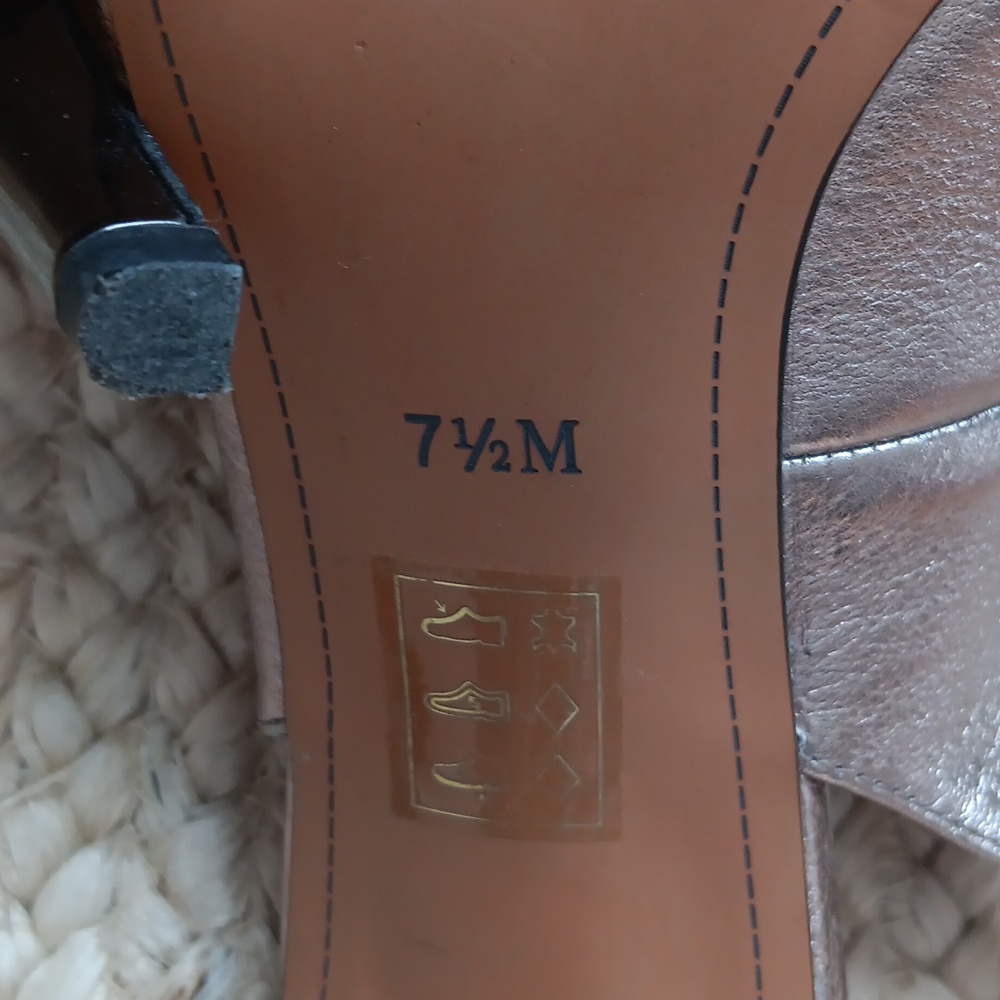 SALE!!J.Renee' Pewter/Siver Leather. Size 7.5 M.Slingback - Picture 5 of 9